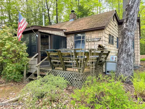 30 The Back Rd, Bolton Landing, NY 12814
