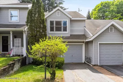 10 Tiffany Dr, Queensbury, NY 12804