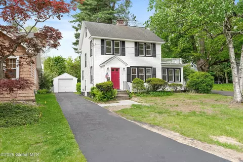 3 Pineview Ave, Delmar, NY 12054