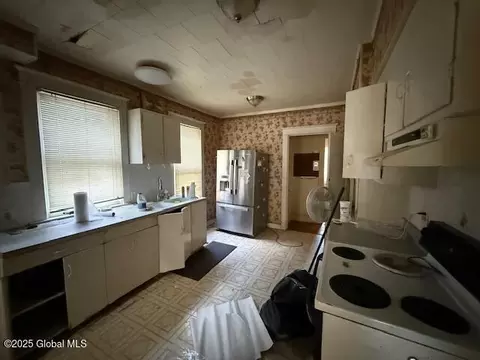 Kitchen - 1237 Glenwood Blvd, Schenectady, NY 12308 photo 1 of 1