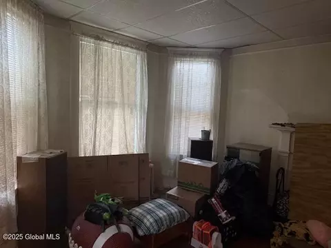 Living - 1237 Glenwood Blvd, Schenectady, NY 12308 photo 1 of 2