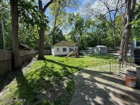 Exterior - 1237 Glenwood Blvd, Schenectady, NY 12308 photo 2 of 3