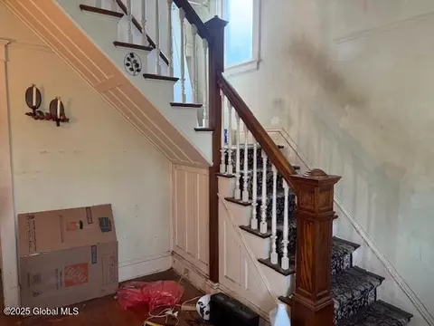 Entry Way - 1237 Glenwood Blvd, Schenectady, NY 12308 photo 2 of 3