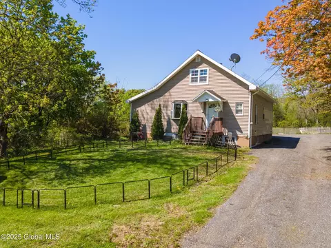 1722 Grovenors Corners Rd, Central Bridge, NY 12035