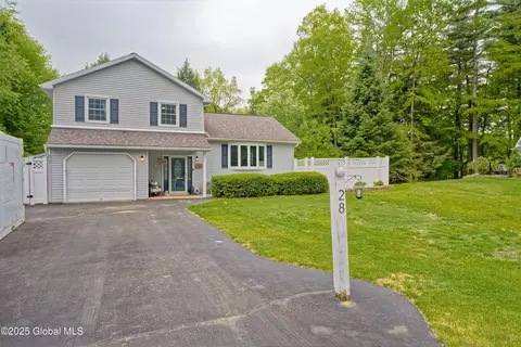 28 Rum Cherry Rd, Malta, NY 12020