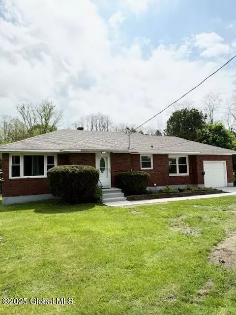 101 Hewitt St, Amsterdam, NY 12010