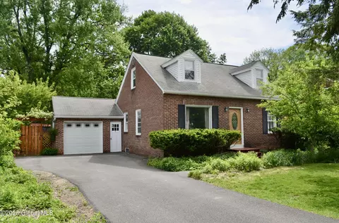 2 Willow Ln, Rensselaer, NY 12144