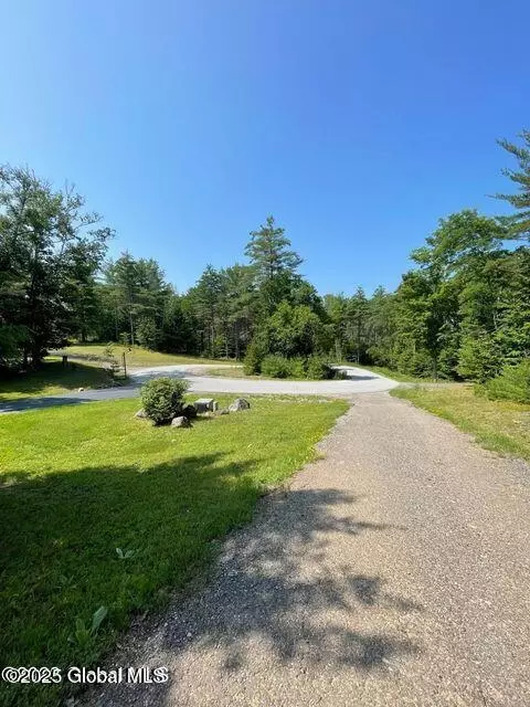 61 Snowshoe Rdg, Warrensburg, NY 12885