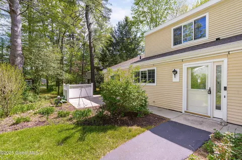 24 Chestnut Rd, Delmar, NY 12054 photo 2