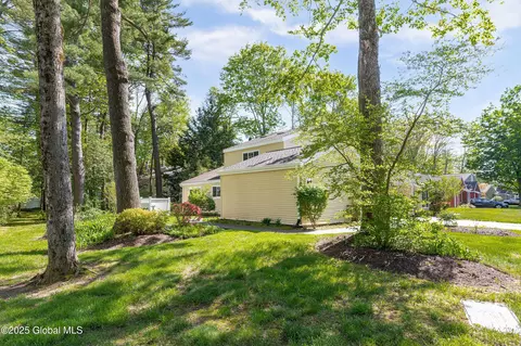 24 Chestnut Rd, Delmar, NY 12054 photo 4
