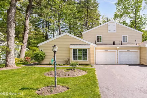 24 Chestnut Rd, Delmar, NY 12054