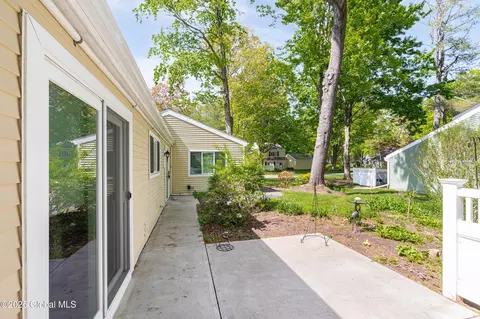 24 Chestnut Rd, Delmar, NY 12054 photo 3