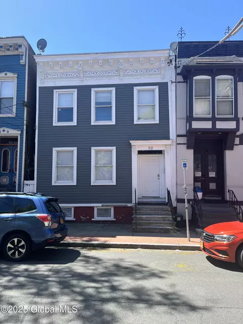 52 Irving St, Albany, NY 12202