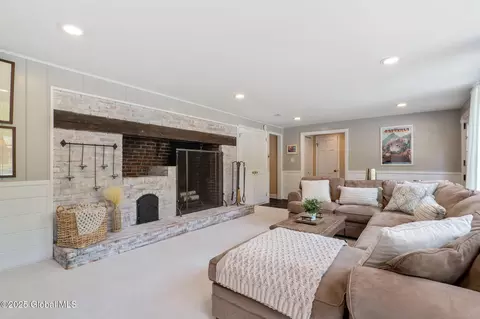Living - 93 Font Grove Rd, Slingerlands, NY 12159 photo 3 of 4