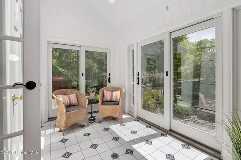 Exterior - 93 Font Grove Rd, Slingerlands, NY 12159 photo 3 of 13