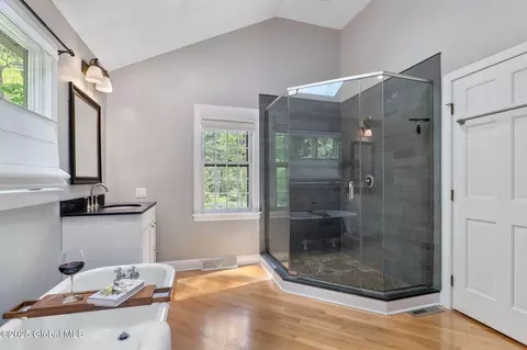 Bath - 93 Font Grove Rd, Slingerlands, NY 12159 photo 5 of 9