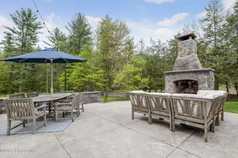 Exterior - 93 Font Grove Rd, Slingerlands, NY 12159 photo 6 of 13