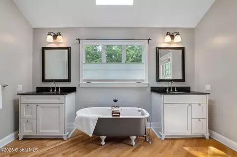 Bath - 93 Font Grove Rd, Slingerlands, NY 12159 photo 3 of 9