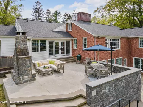 Exterior - 93 Font Grove Rd, Slingerlands, NY 12159 photo 4 of 13