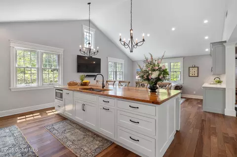 Kitchen - 93 Font Grove Rd, Slingerlands, NY 12159 photo 2 of 4