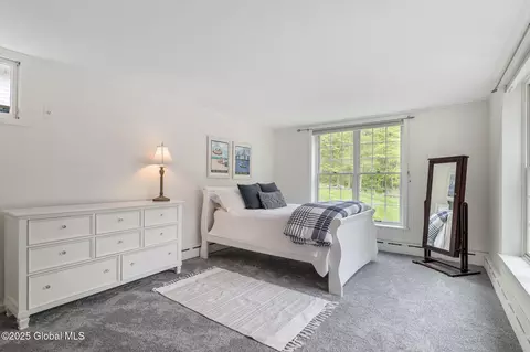 Bedroom - 93 Font Grove Rd, Slingerlands, NY 12159 photo 5 of 6