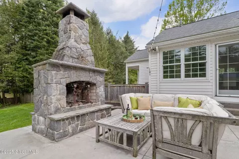 Exterior - 93 Font Grove Rd, Slingerlands, NY 12159 photo 5 of 13