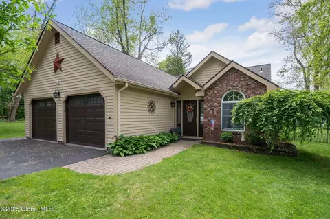 5 Brashear Pl, Castleton On Hudson, NY 12033