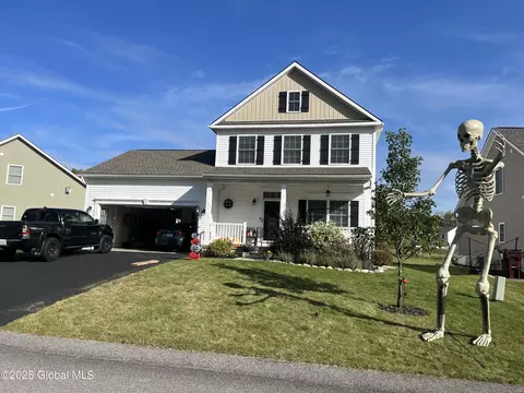 11 Lakepointe Way, Saratoga Springs, NY 12866