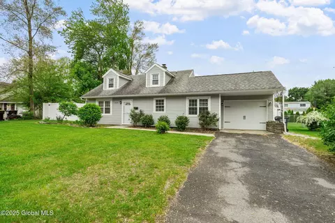 1009 Palazini Dr, Schenectady, NY 12303