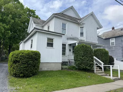 11 Williams St, Granville, NY 12832