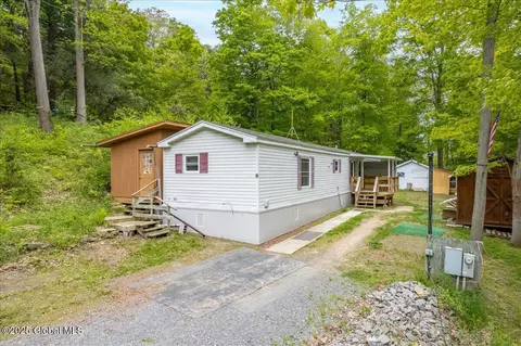 207 State Highway 5s, Pattersonville, NY 12137