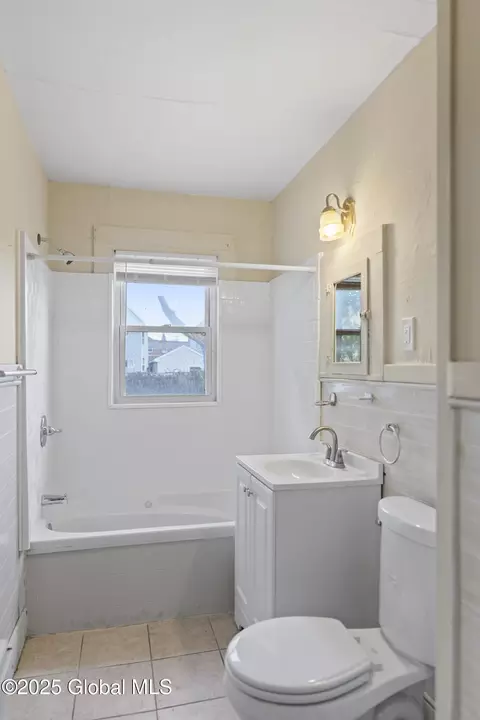 Bath - 892 Maplewood Ave, Schenectady, NY 12303 photo 1 of 2