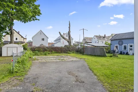 Exterior - 892 Maplewood Ave, Schenectady, NY 12303 photo 3 of 3