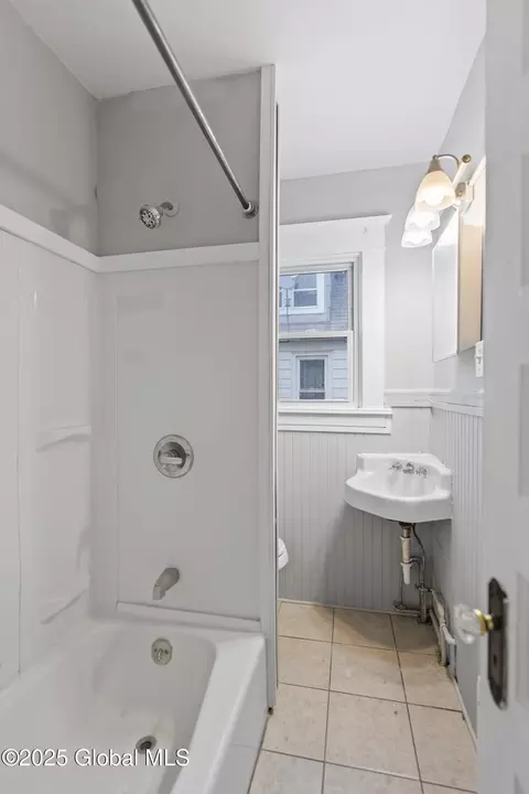 Bath - 892 Maplewood Ave, Schenectady, NY 12303 photo 2 of 2