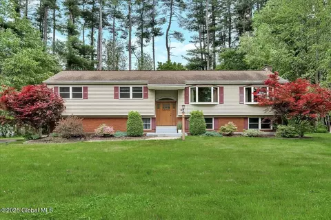 46 Par Del Rio, Clifton Park, NY 12065