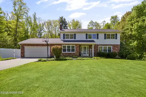 11 Imperial Ln, Ballston Lake, NY 12019