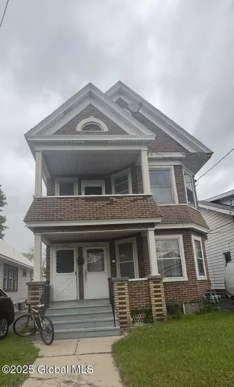 1435 Van Cortland St, Schenectady, NY 12303