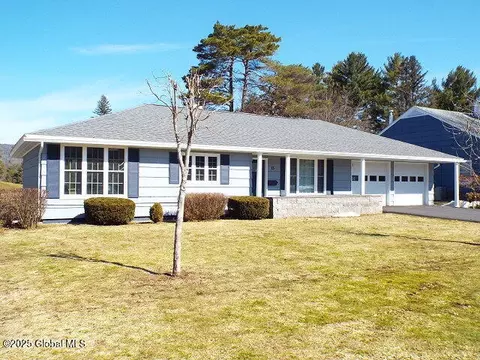 15 Country Club Dr, Gloversville, NY 12078
