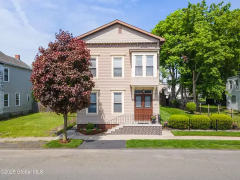 683 3rd Ave, Troy, NY 12182
