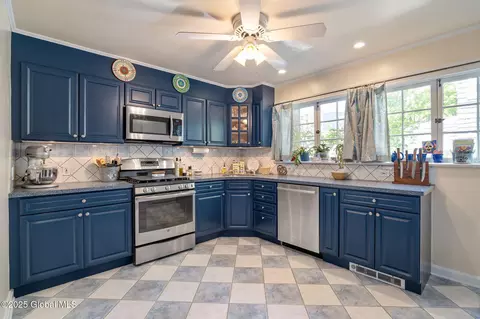 Kitchen - 1435 Lowell Rd, Schenectady, NY 12308 photo 1 of 5