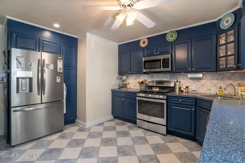 Kitchen - 1435 Lowell Rd, Schenectady, NY 12308 photo 2 of 5