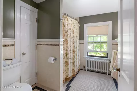Bath - 1435 Lowell Rd, Schenectady, NY 12308 photo 6 of 8