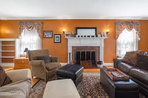 Living - 1435 Lowell Rd, Schenectady, NY 12308 photo 2 of 5