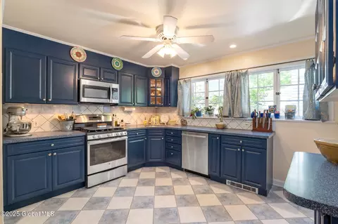 Kitchen - 1435 Lowell Rd, Schenectady, NY 12308 photo 5 of 5