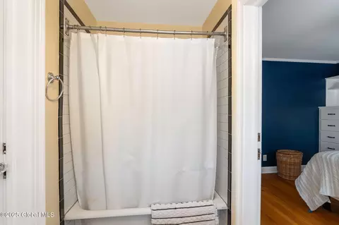 Bath - 1435 Lowell Rd, Schenectady, NY 12308 photo 8 of 8