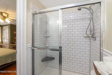 Bath - 1435 Lowell Rd, Schenectady, NY 12308 photo 4 of 8