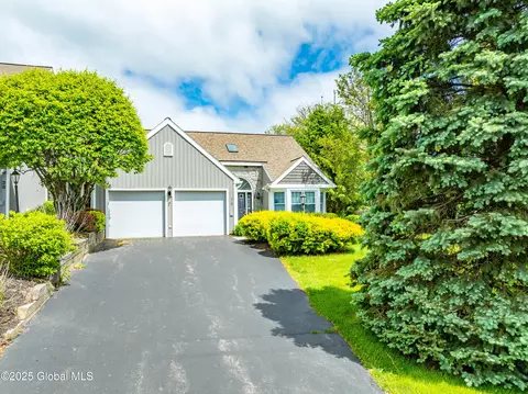 36 Greystone Dr, Voorheesville, NY 12186