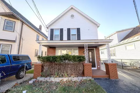 1068 Congress St, Schenectady, NY 12303