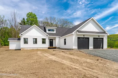 60 Plante Ln, Troy, NY 12180
