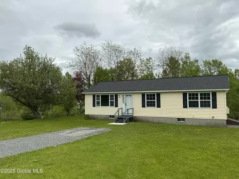 126 Hillside Rd, Pattersonville, NY 12137